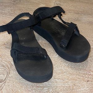 Black Teva Universal platform sandal